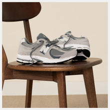 Load image into Gallery viewer, M New Balance 2002R M2002RST