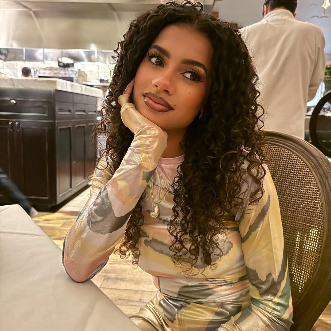 18k Gold Initial Diamond Necklace for Women – Personalized Customizable Pendant, Hypoallergenic and Waterproof