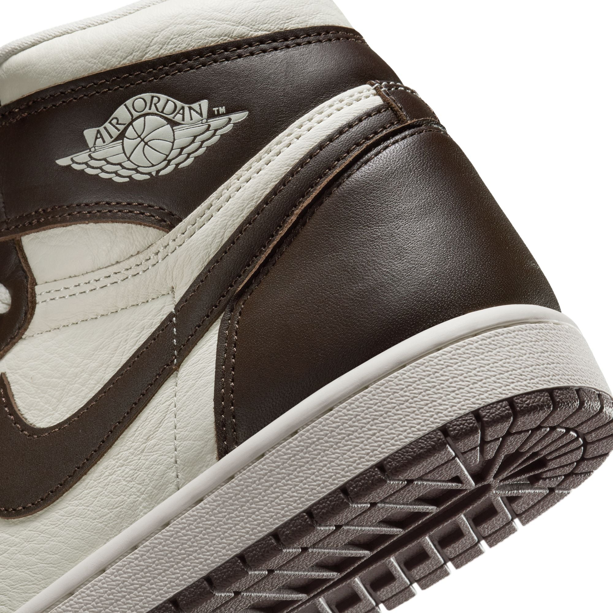 W Air Jordan 1 Retro High OG "Baroque Brown and Sail" FD2596-200
