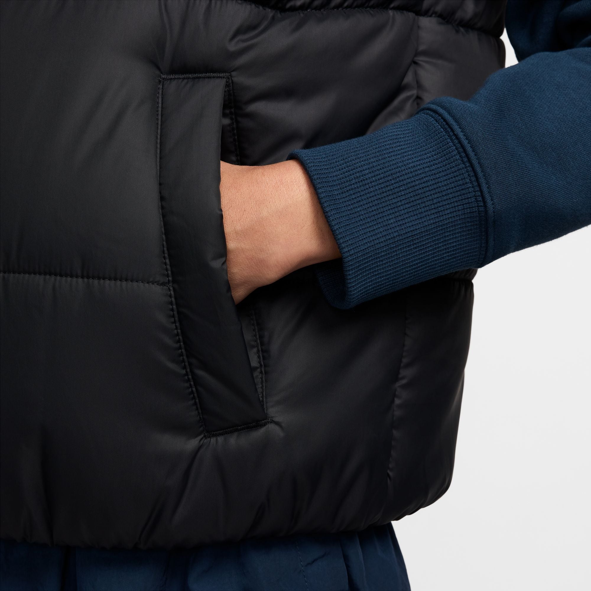 W Nike Sportswear Classic Puffer FZ5922-010