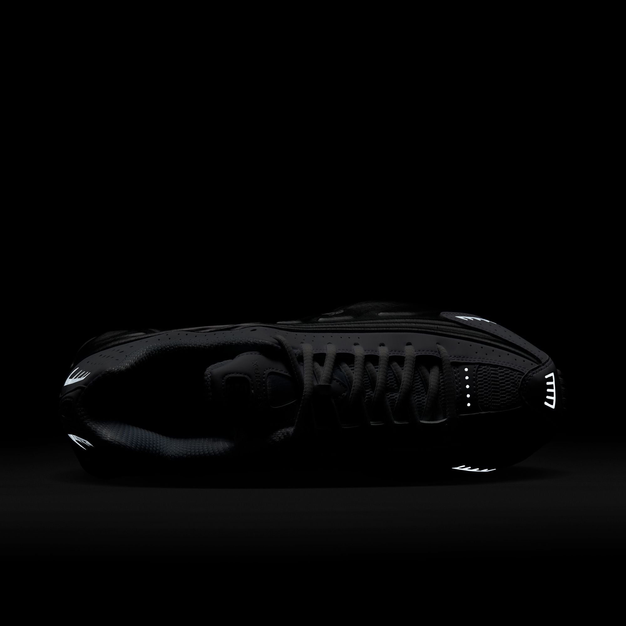 M Nike Shox R4 HQ1988-101