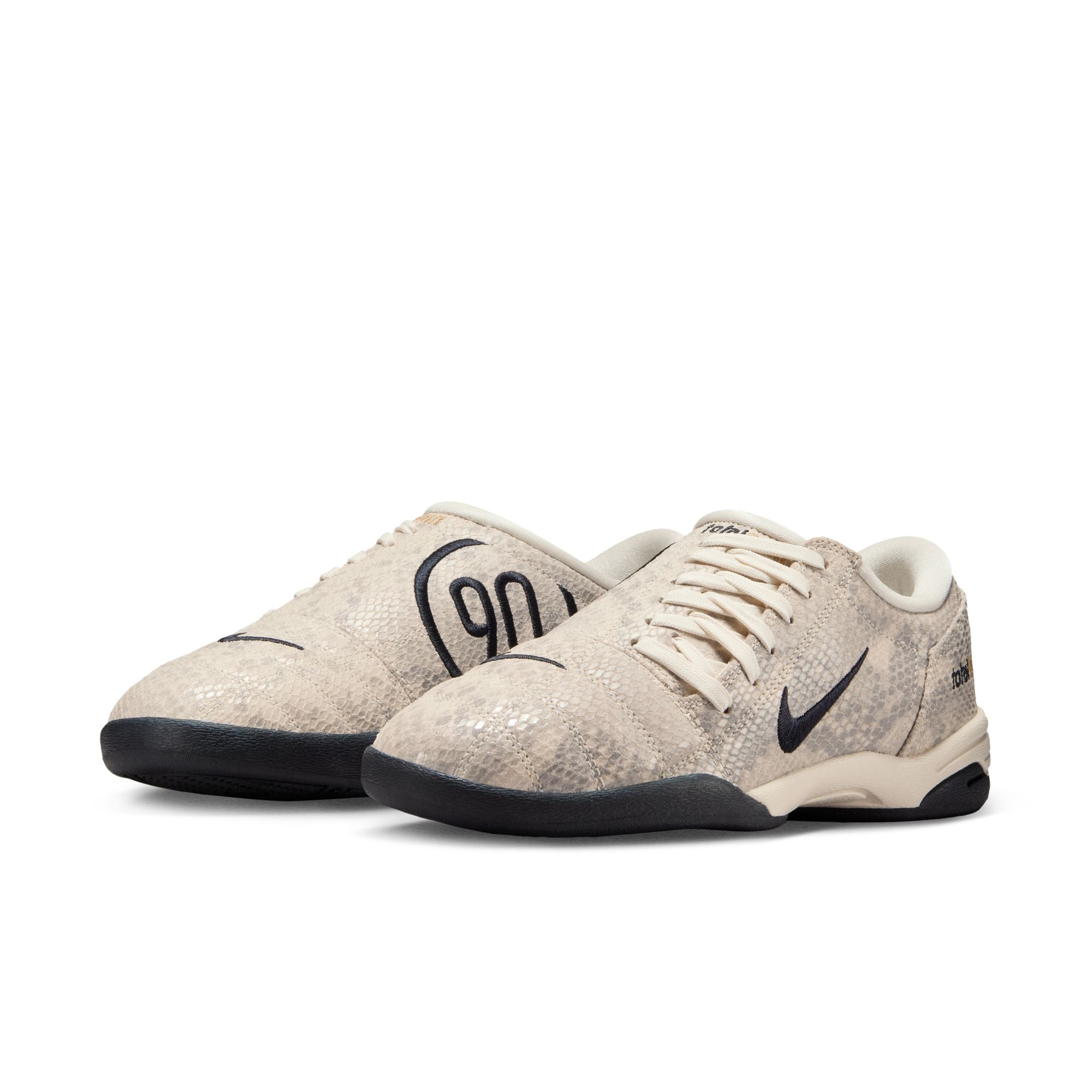 W Nike Total 90 SE IB4204-100