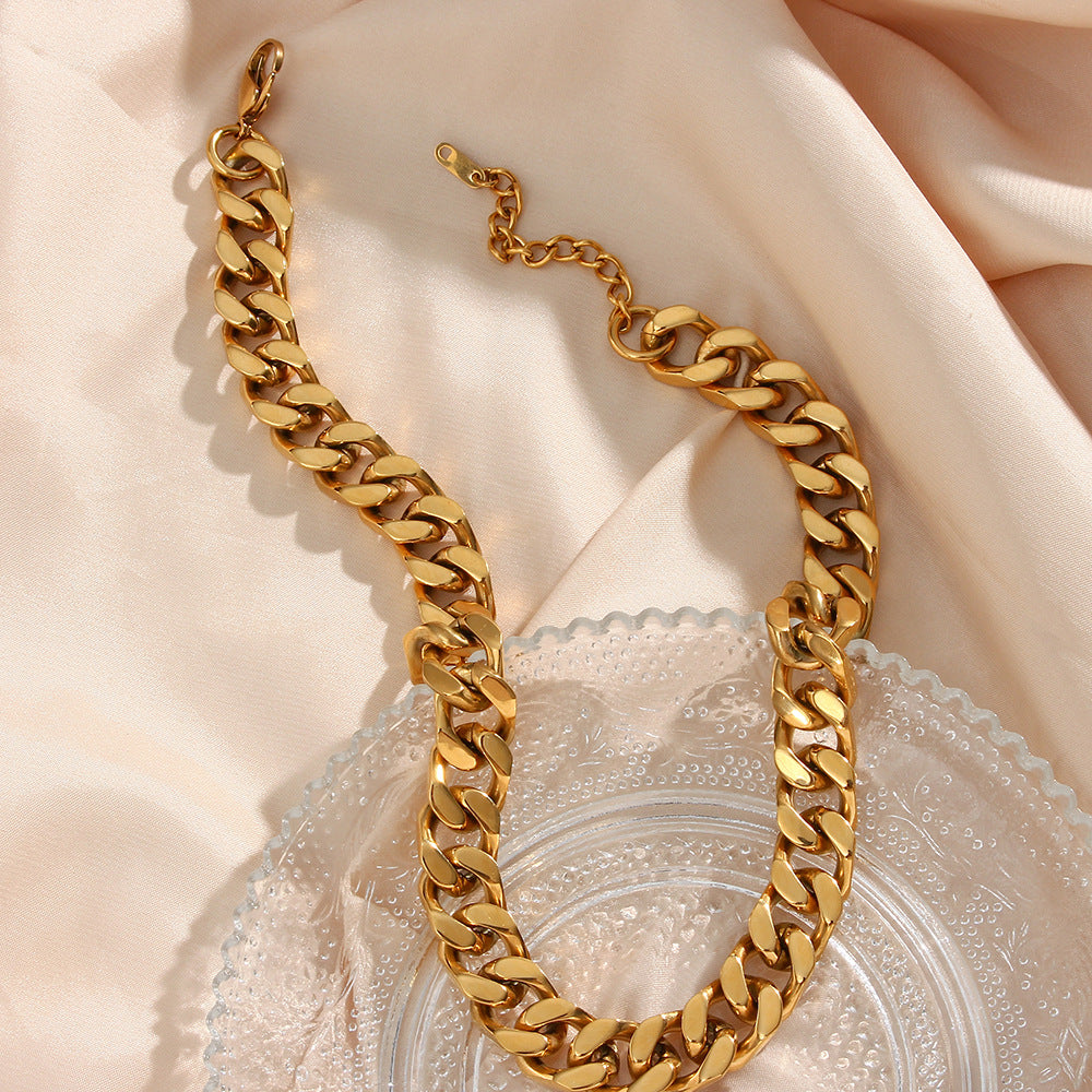 Chunky Chain Necklace in 18k Gold-Plated Stainless Steel – Hypoallergenic and Water Resistant