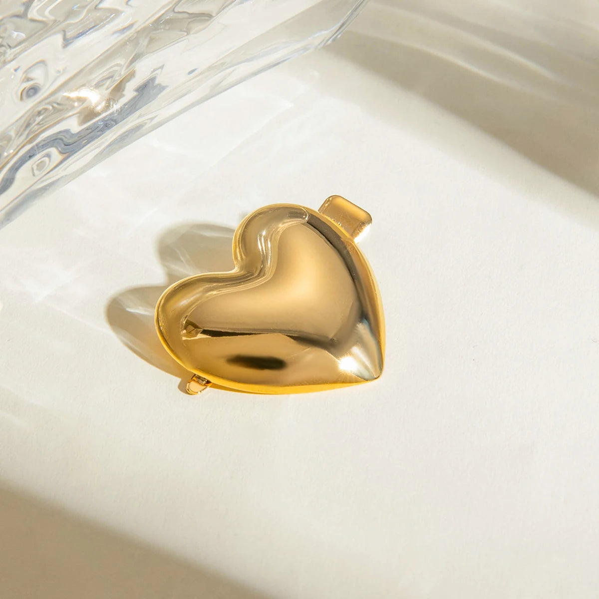 Chunky Gold Heart Hair Clip – Waterproof and Hypoallergenic Accessory