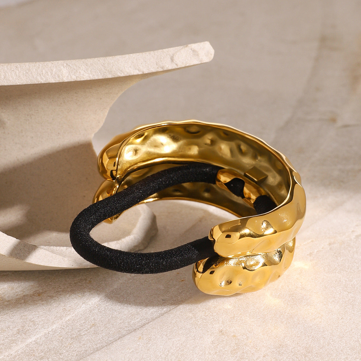 Double Hammered Arch Pony Cuff – Hypoallergenic 18k Gold-Plated Hair Accessory