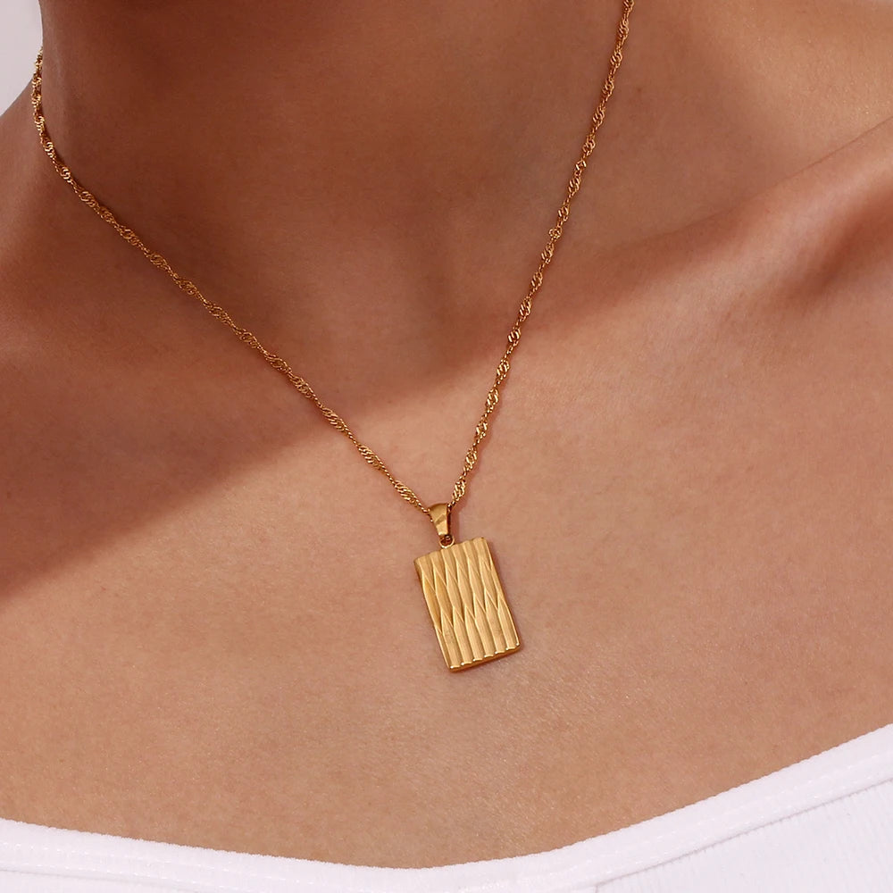 Elegant 18k Gold Necklace with Rectangular Pendant – Waterproof and Hypoallergenic