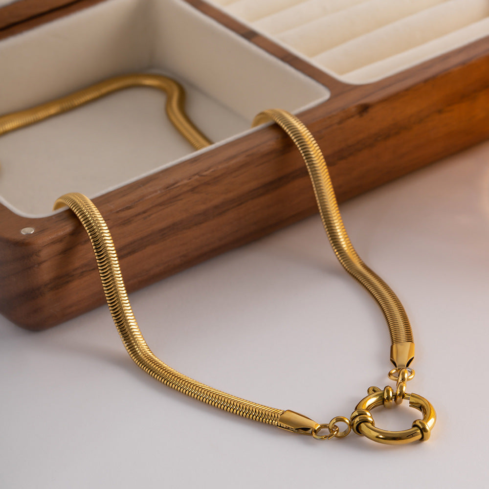 Elegant 18k Gold Necklace with Round Pendant – Waterproof Snake Chain Necklace for Women, Hypoallergenic and Skin-Friendly