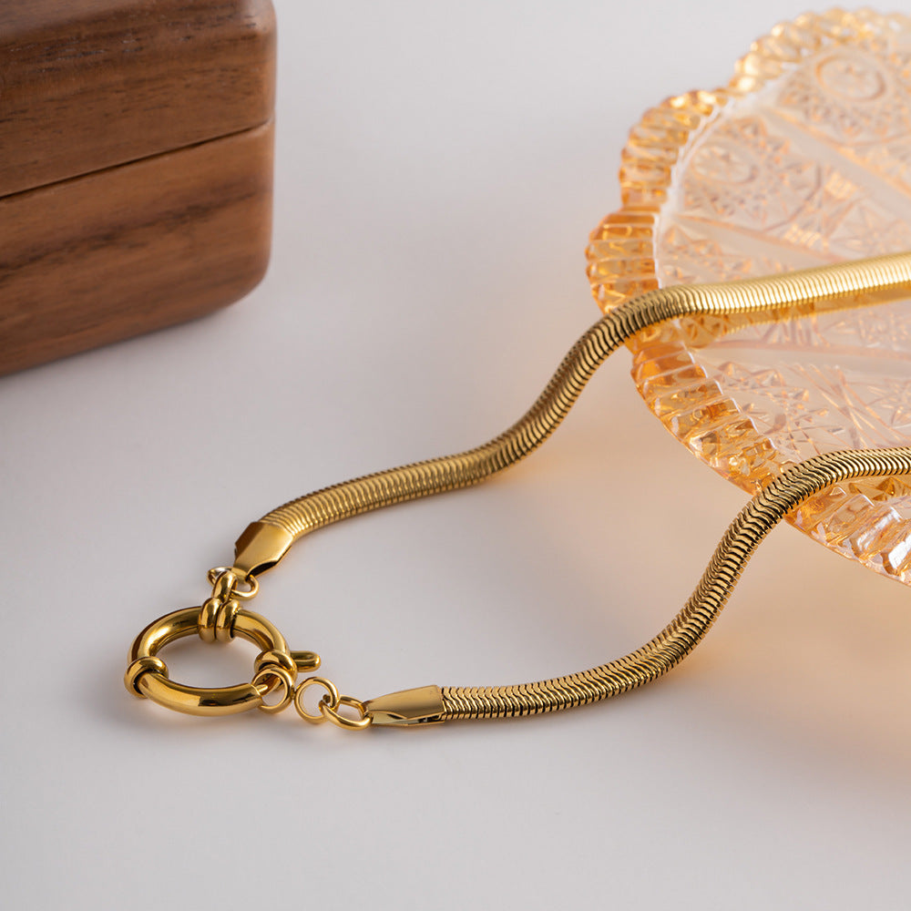 Elegant 18k Gold Necklace with Round Pendant – Waterproof Snake Chain Necklace for Women, Hypoallergenic and Skin-Friendly