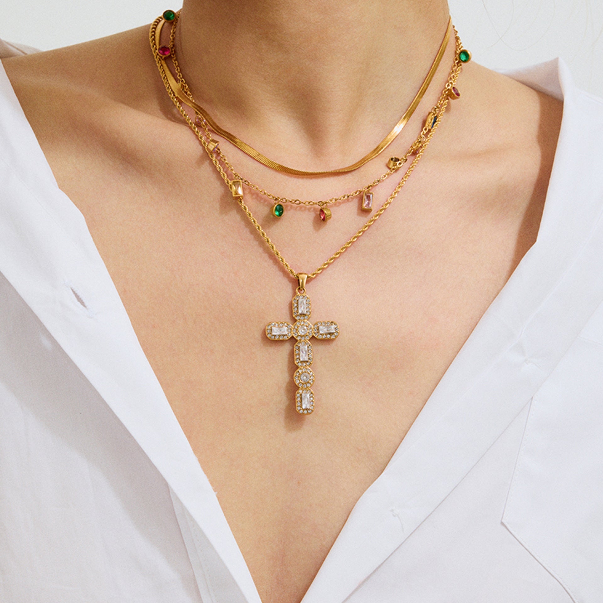 Elegant Diamond Cross Necklace in 18k Gold Plating – Hypoallergenic, Waterproof, Perfect for Layering