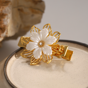 Elegant Floral Pearl Hair Clip – Gold Petal Design with Hypoallergenic Freshwater Pearl
