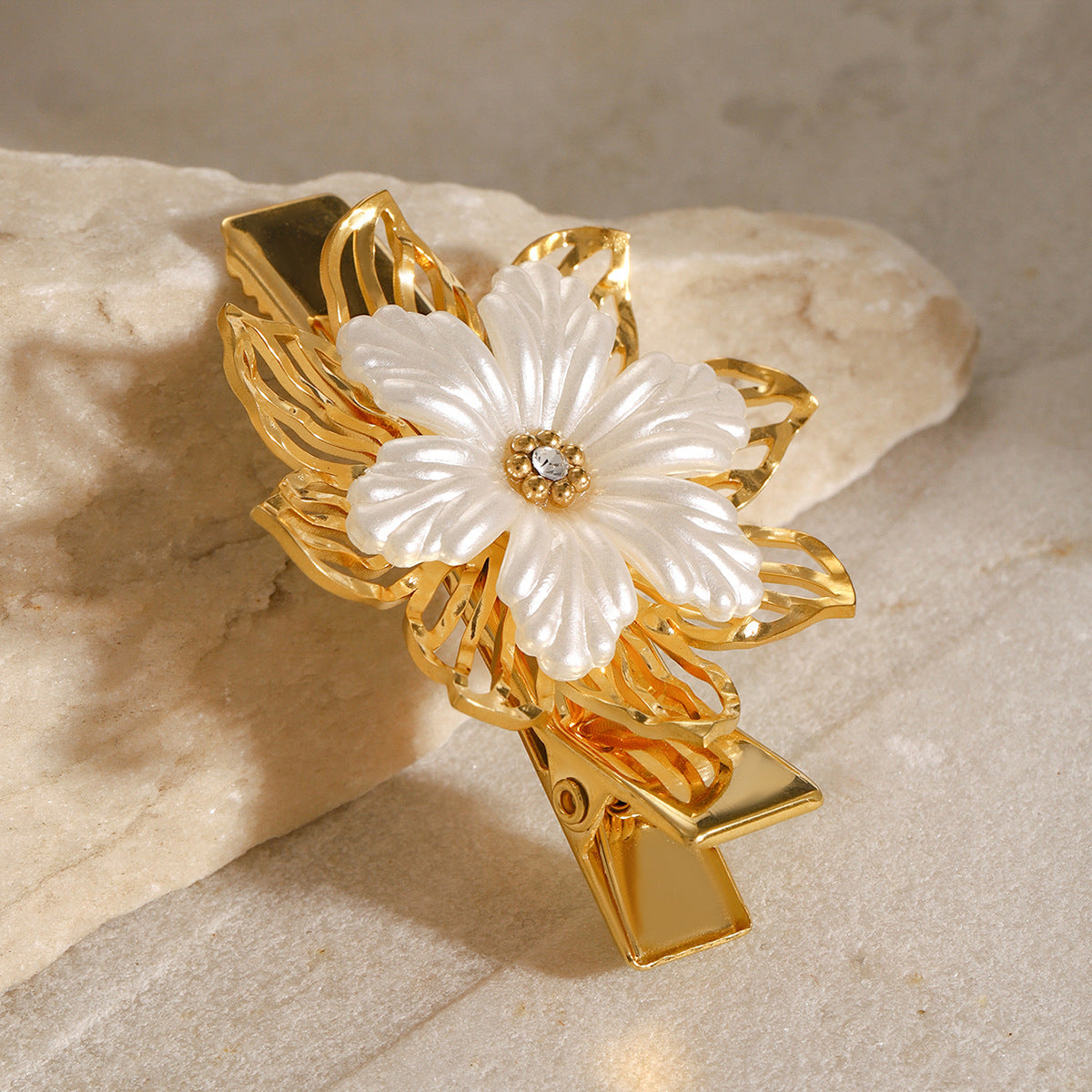 Elegant Floral Pearl Hair Clip – Gold Petal Design with Hypoallergenic Freshwater Pearl