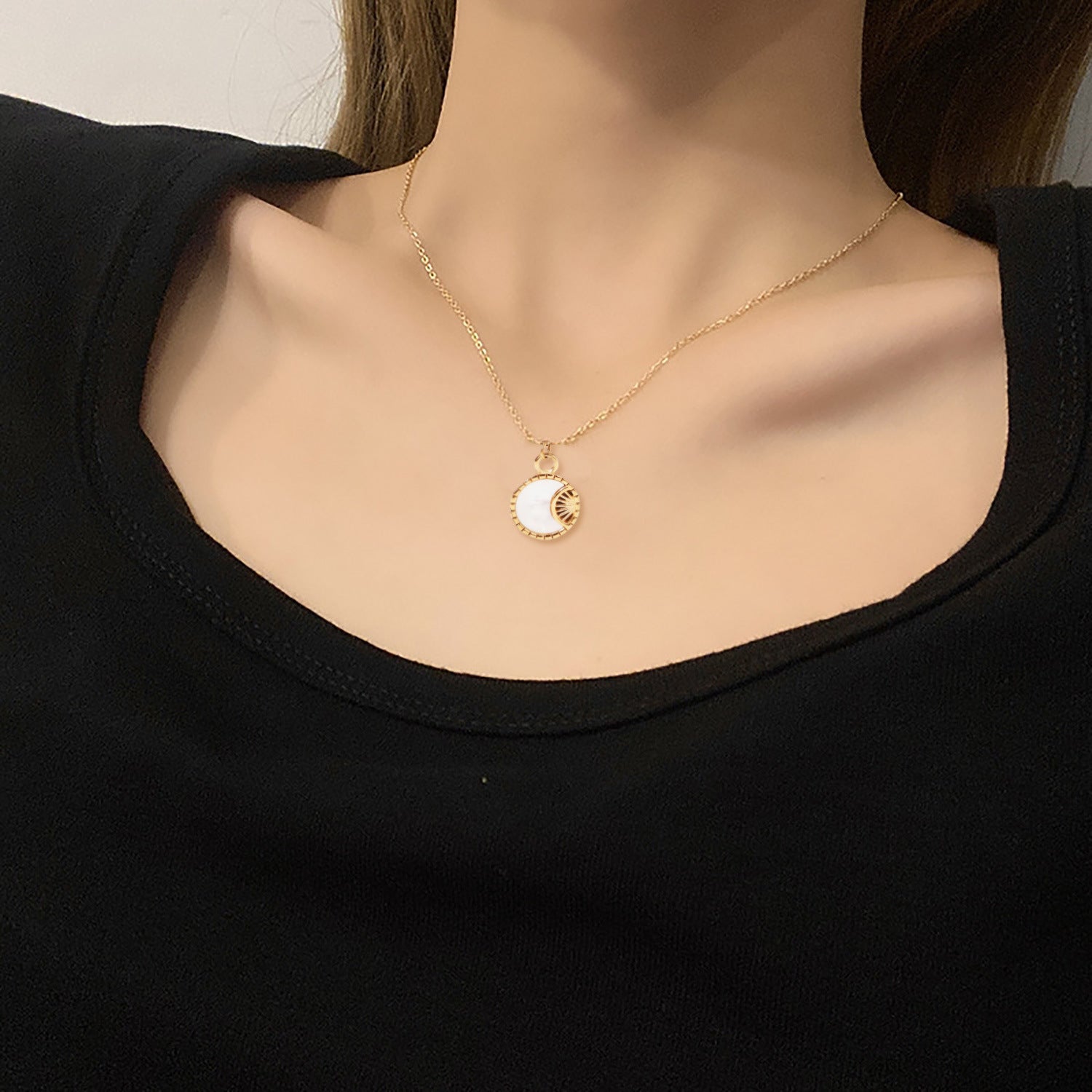 Elegant Freshwater Pearl Necklace with Geometric Pendant – Hypoallergenic Gold-Plated Jewelry for Women