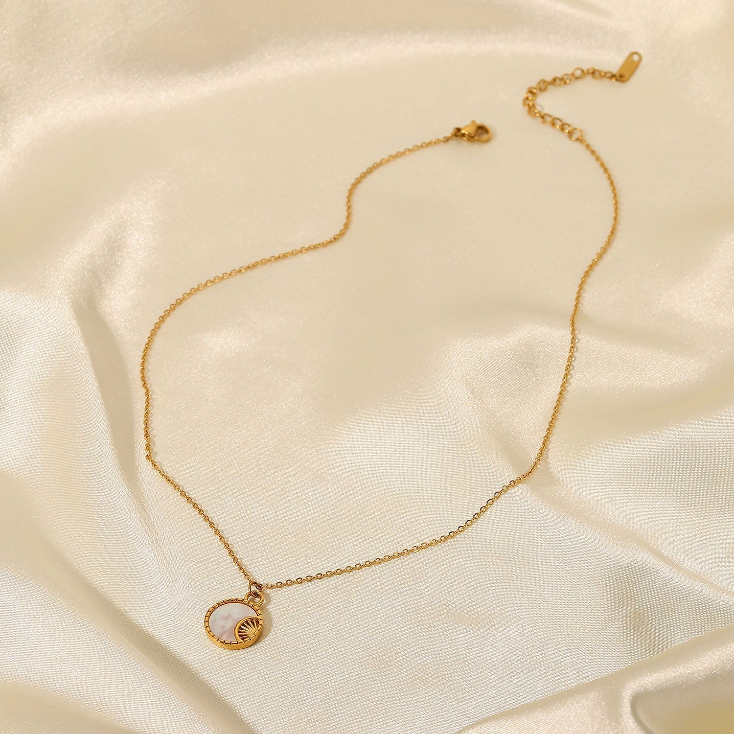 Elegant Freshwater Pearl Necklace with Geometric Pendant – Hypoallergenic Gold-Plated Jewelry for Women