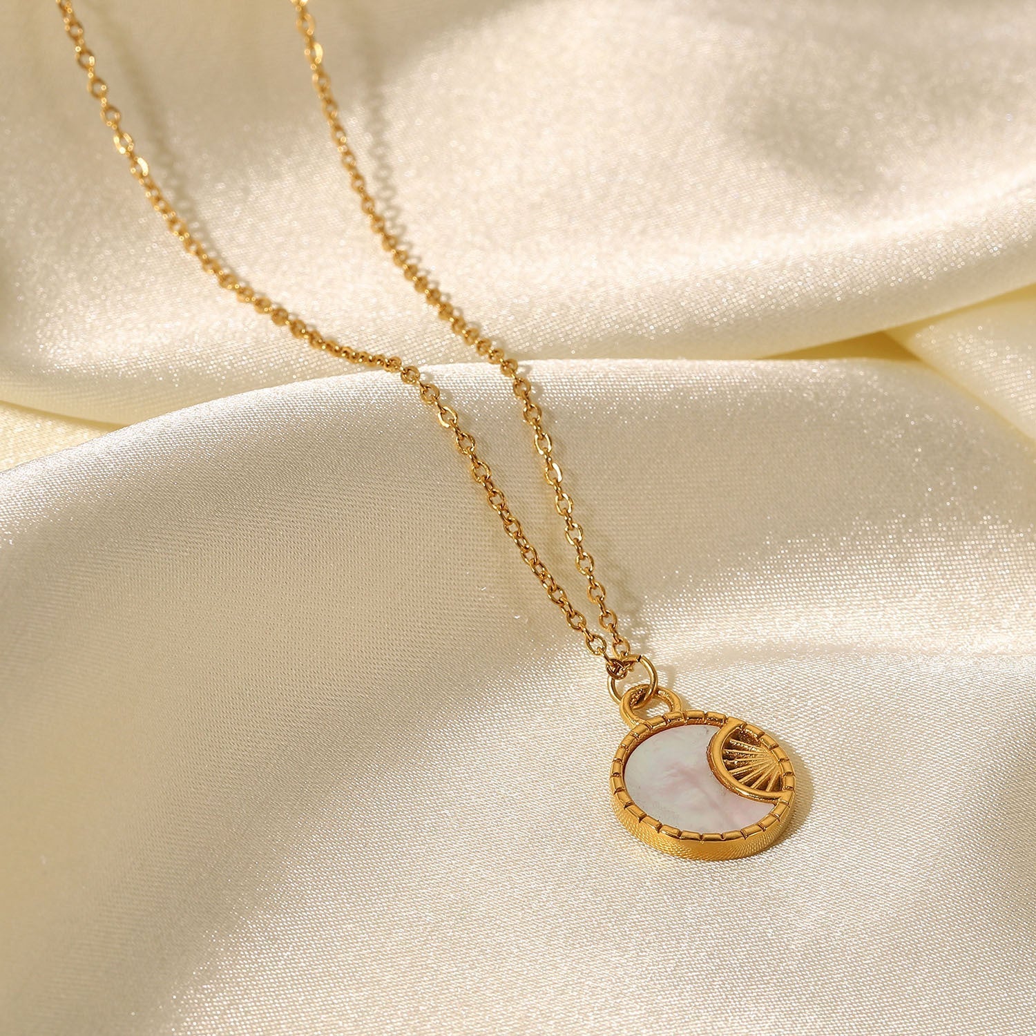 Elegant Freshwater Pearl Necklace with Geometric Pendant – Hypoallergenic Gold-Plated Jewelry for Women