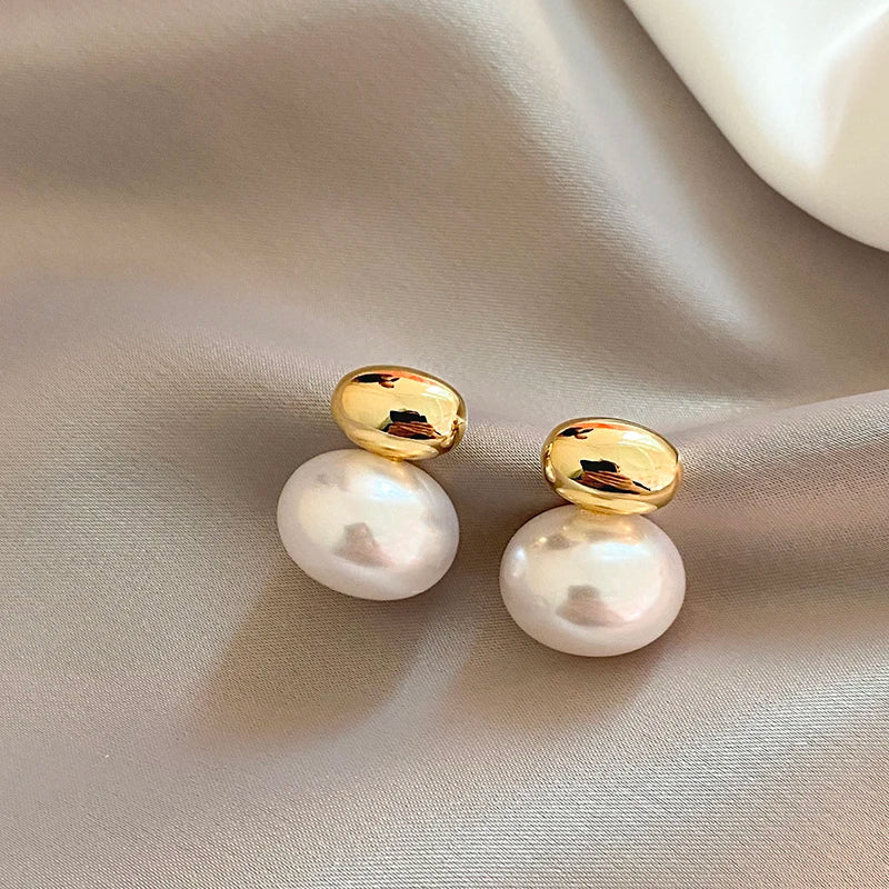 Elegant Gold Accented Pearl Stud Earrings – Timeless Design for Any Occasion