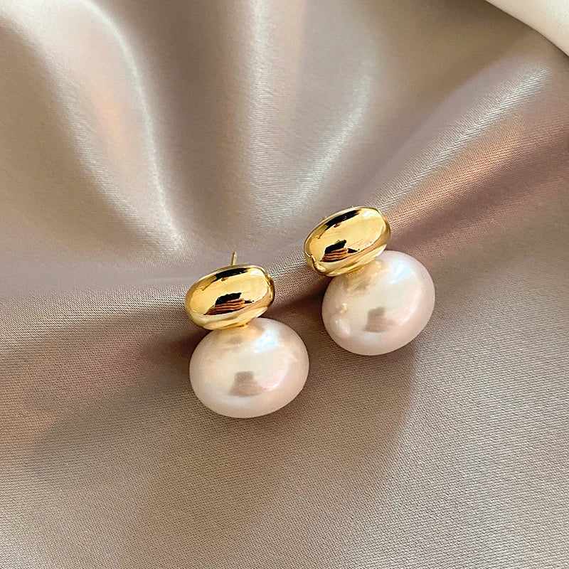 Elegant Gold Accented Pearl Stud Earrings – Timeless Design for Any Occasion