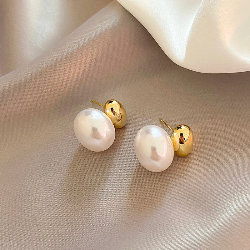 Elegant Gold Accented Pearl Stud Earrings – Timeless Design for Any Occasion