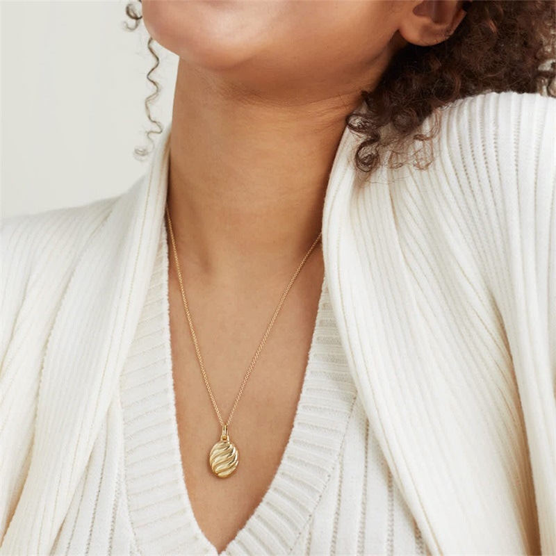 Elegant Gold Croissant Necklace with Adjustable Chain – Hypoallergenic Stainless Steel-Plated Jewelry