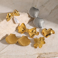 Elegant Gold Hair Clip with Sculpted Petal Design – Waterproof and Hypoallergenic