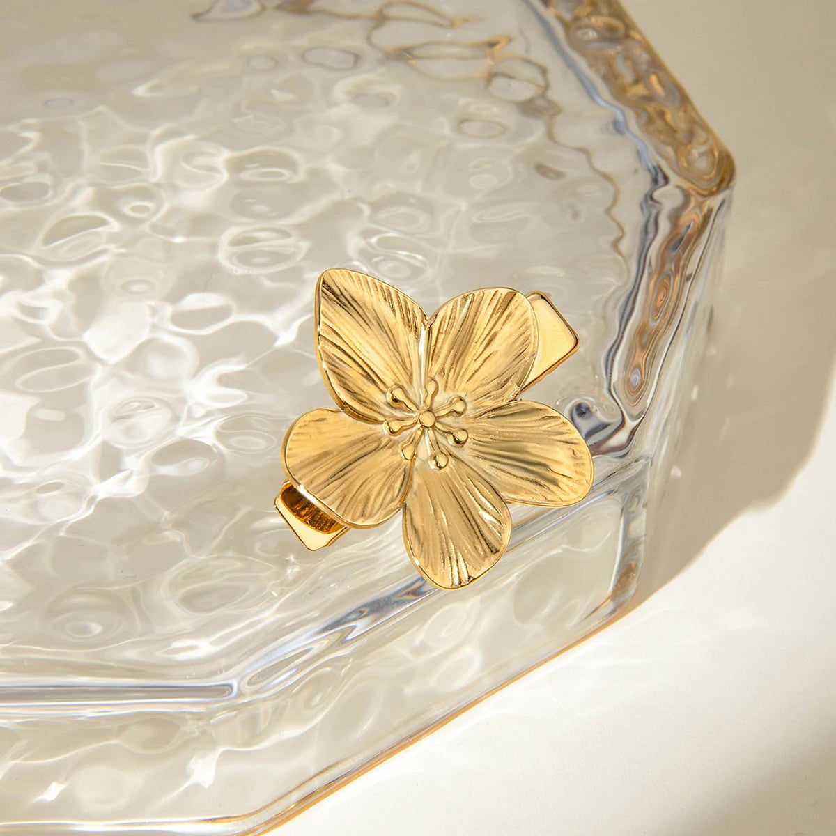 Elegant Gold Hair Clip with Sculpted Petal Design – Waterproof and Hypoallergenic
