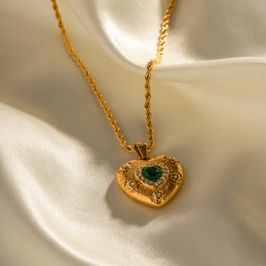 Elegant Gold Heart Necklace with Diamond Simulants and Emerald Centerpiece – 18k Gold-Plated Stainless Steel Jewelry