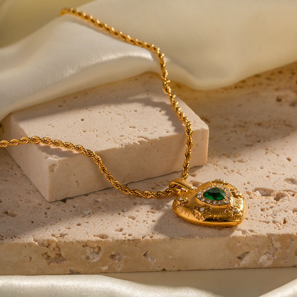 Elegant Gold Heart Necklace with Diamond Simulants and Emerald Centerpiece – 18k Gold-Plated Stainless Steel Jewelry