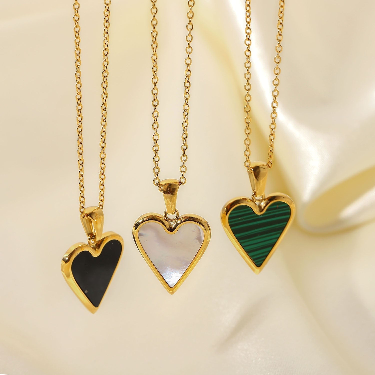 Elegant Gold Heart Pendant Necklace – Waterproof, Hypoallergenic Jewelry for Women, 18-Inch Adjustable Chain