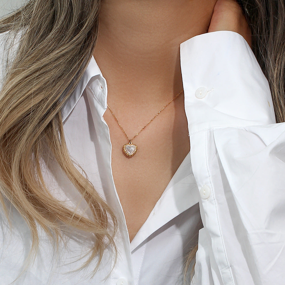 Elegant Heart-Shaped Pearl Necklace with 18K Gold Plating – Hypoallergenic and Water Resistant