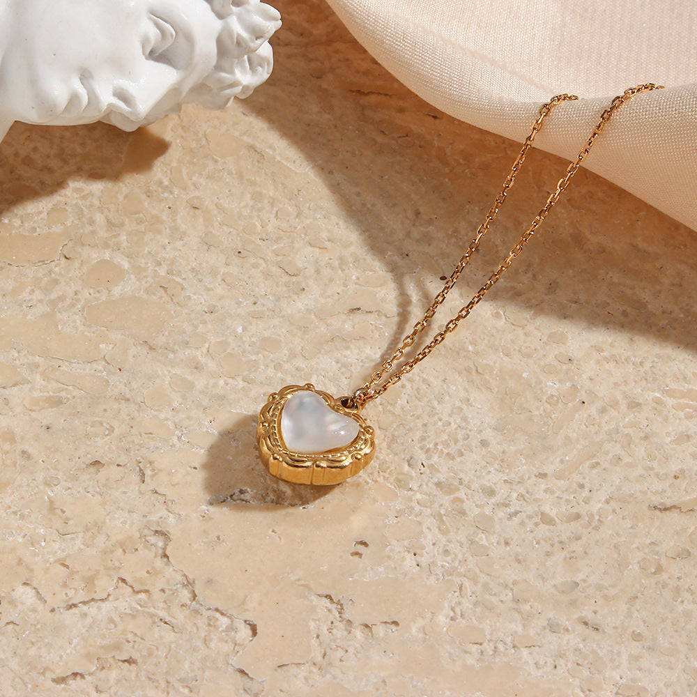 Elegant Heart-Shaped Pearl Necklace with 18K Gold Plating – Hypoallergenic and Water Resistant