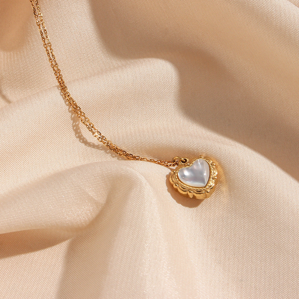 Elegant Heart-Shaped Pearl Necklace with 18K Gold Plating – Hypoallergenic and Water Resistant