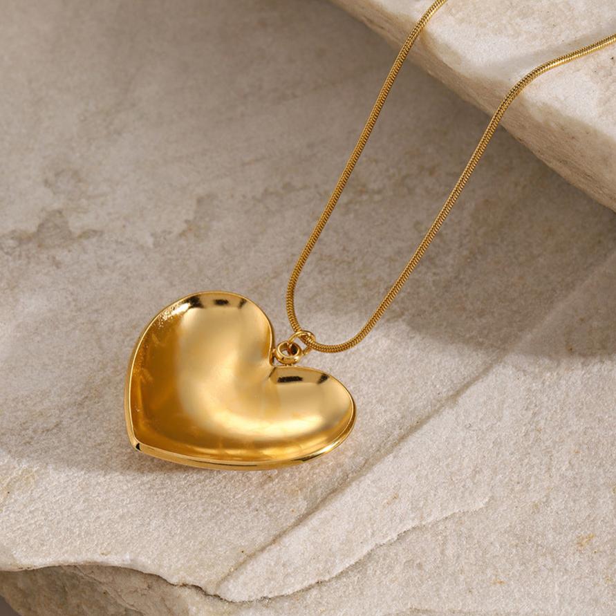 Elegant Heart Pendant Necklace – Hypoallergenic 18k Gold-Plated Stainless Steel, Adjustable 17-19 Inches, Lightweight Design
