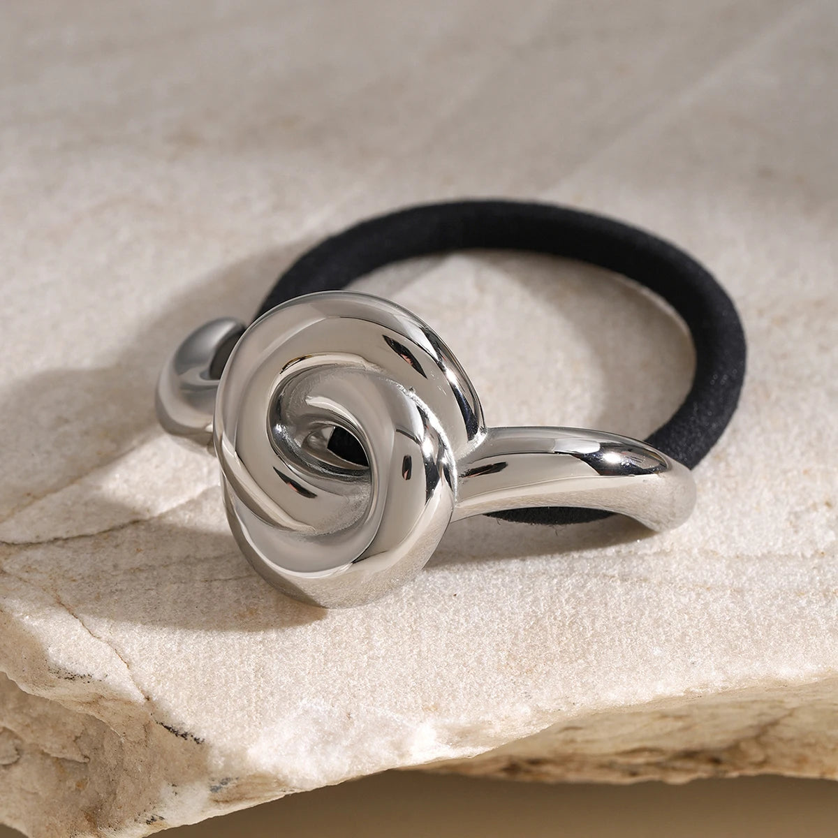 Elegant Knotted Pony Cuff Hair Accessory in Polished Gold – Waterproof Hypoallergenic Stainless Steel Design