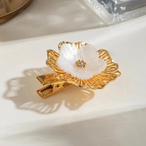 Elegant Petal Pearl Hair Clip with 18k Gold Plating – Hypoallergenic and Waterproof Hair Accessory