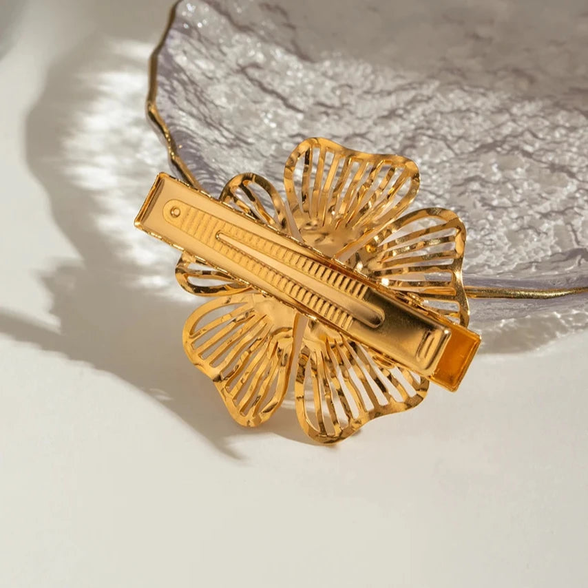 Elegant Petal Pearl Hair Clip with 18k Gold Plating – Hypoallergenic and Waterproof Hair Accessory