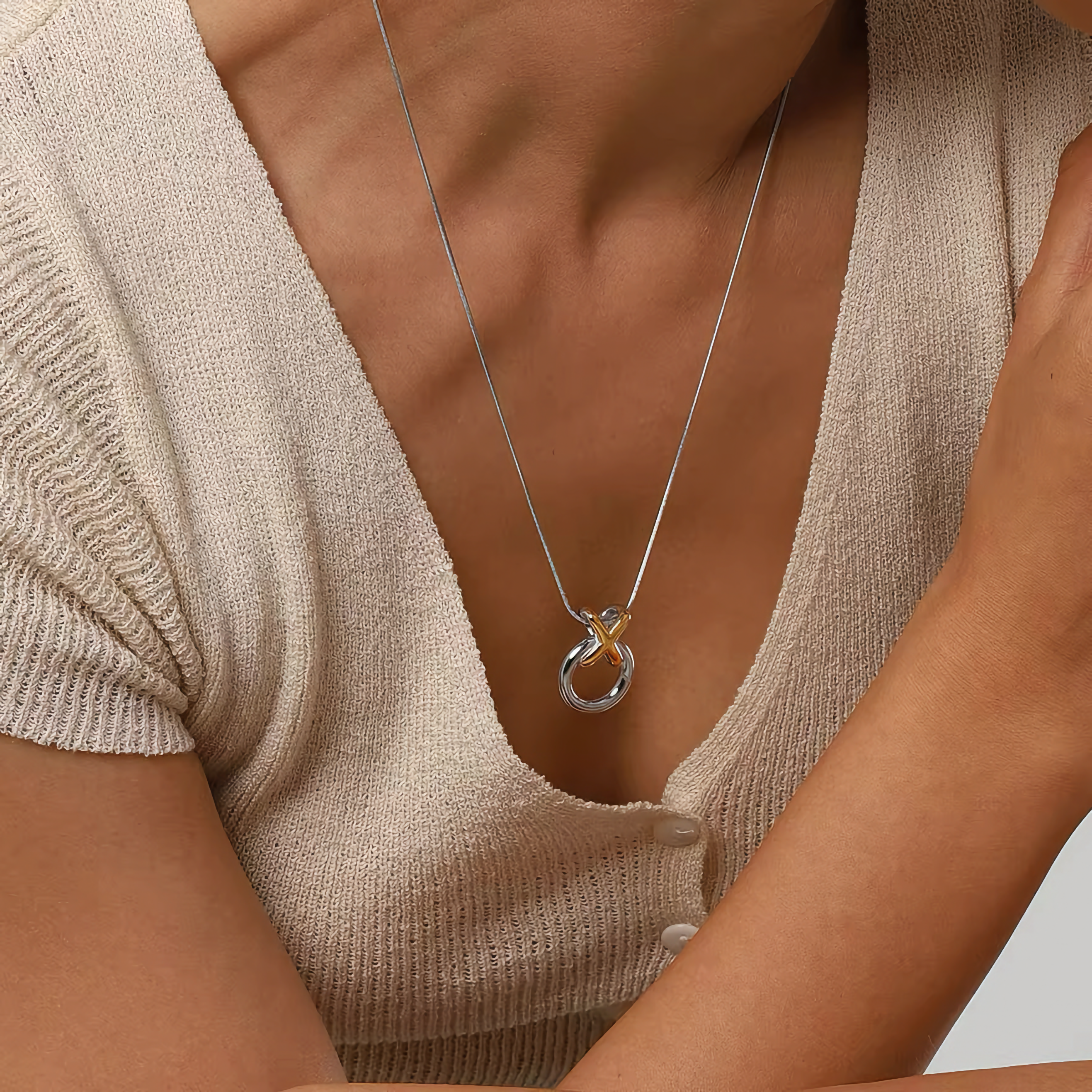 Elegant Two-Tone Knot Necklace in Stainless Steel – Waterproof, Hypoallergenic, Adjustable 19-Inch Chain