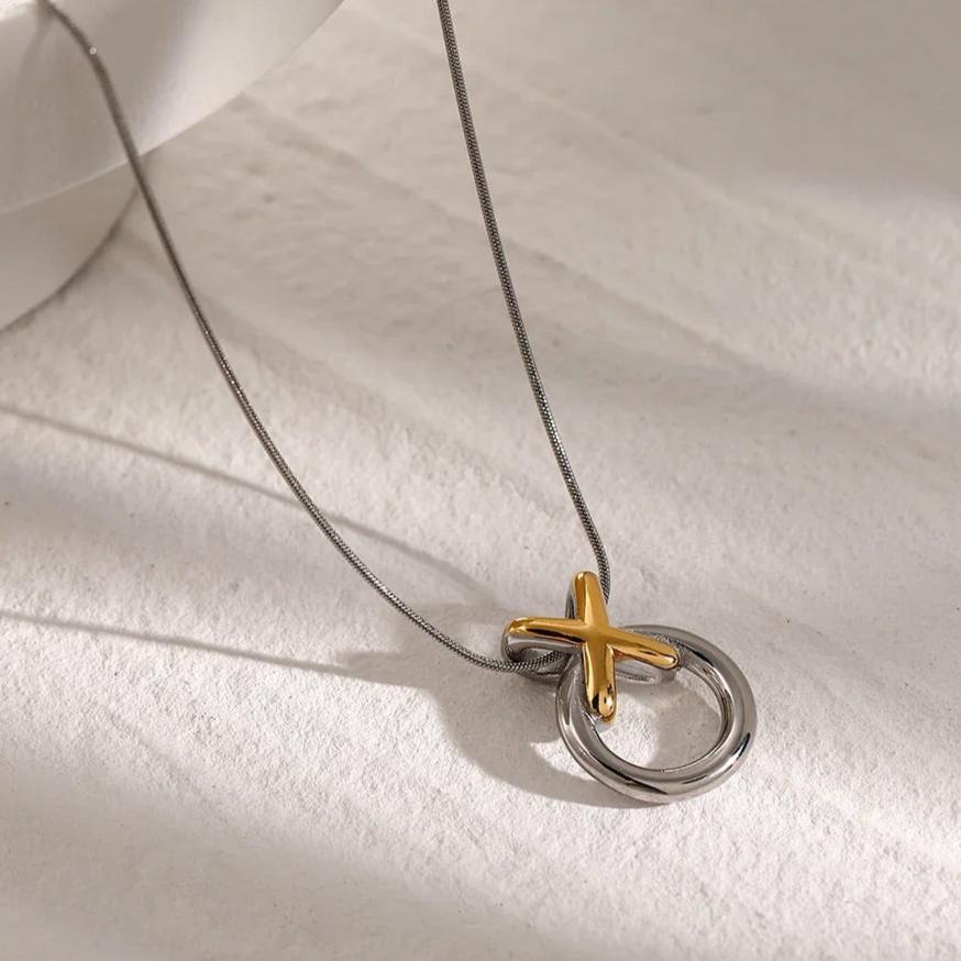 Elegant Two-Tone Knot Necklace in Stainless Steel – Waterproof, Hypoallergenic, Adjustable 19-Inch Chain