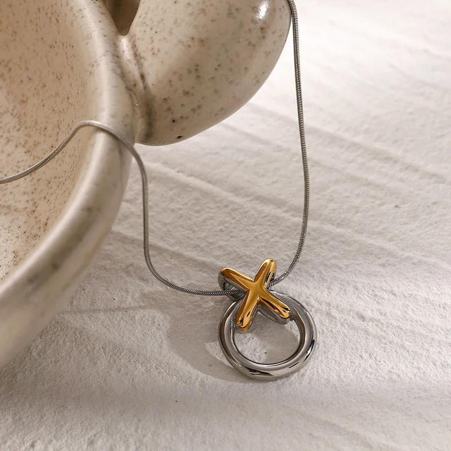 Elegant Two-Tone Knot Necklace in Stainless Steel – Waterproof, Hypoallergenic, Adjustable 19-Inch Chain