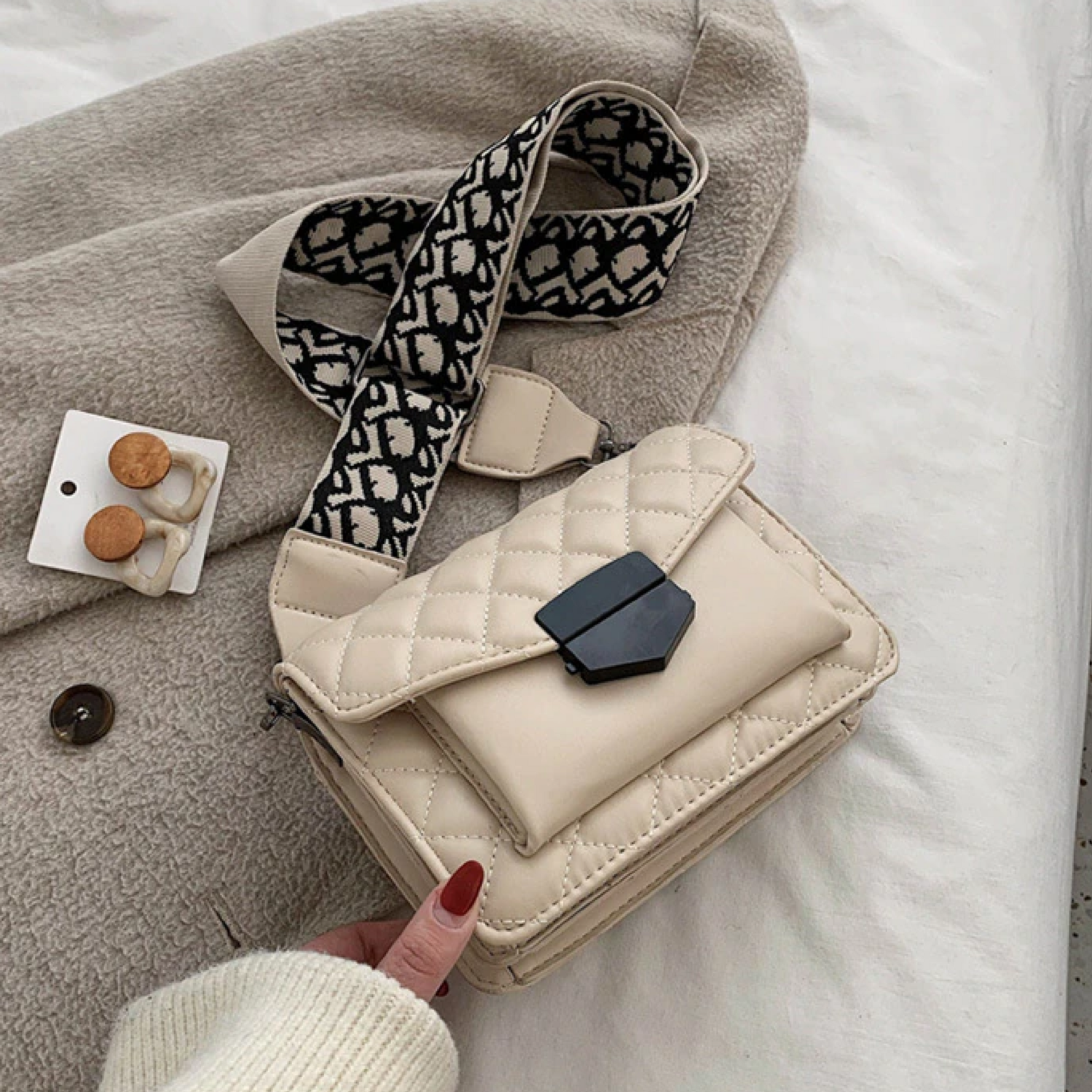 Women's Black Shoulder Bag Medium Leather - Stylish & Functional