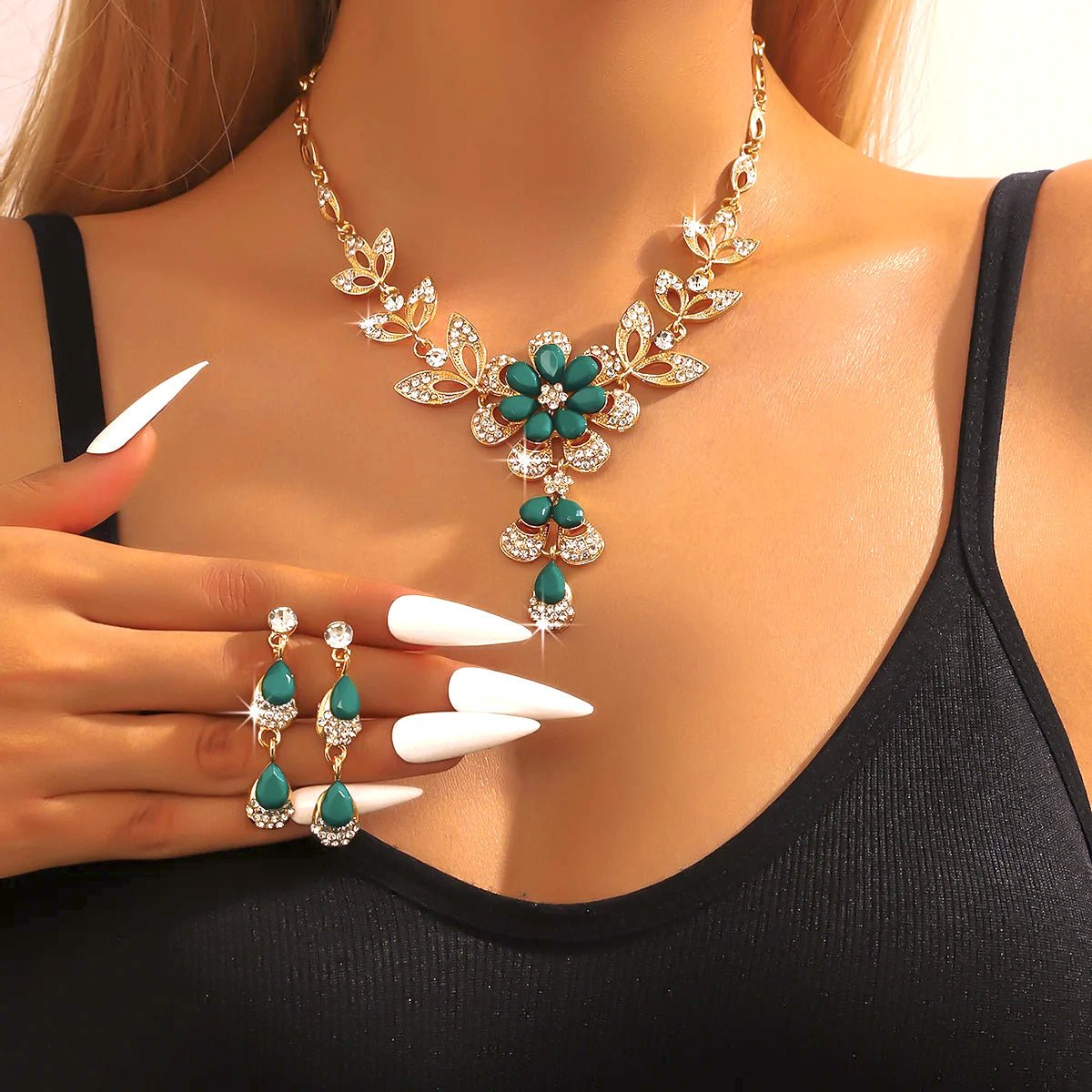 Floral Black and Gold Diamond Necklace and Earring Set – Elegant Jewelry Collection