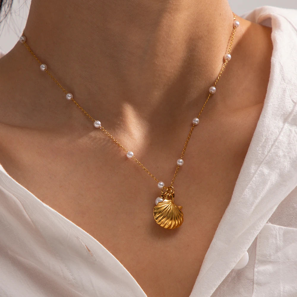 Freshwater Pearl Necklace with Sea Shell and Starfish Pendants – 18k Gold-Plated Coastal Jewelry for Women