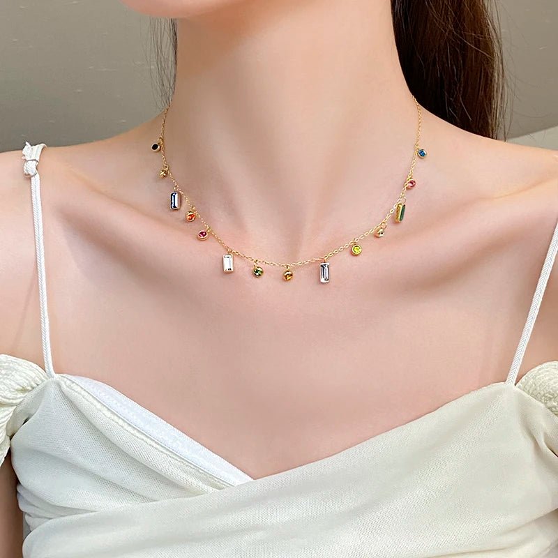 Gold Choker Necklace with Dainty Crystals – Adjustable Chain and Vibrant Zircon Accents for Elegant Style