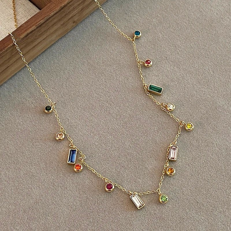 Gold Choker Necklace with Dainty Crystals – Adjustable Chain and Vibrant Zircon Accents for Elegant Style