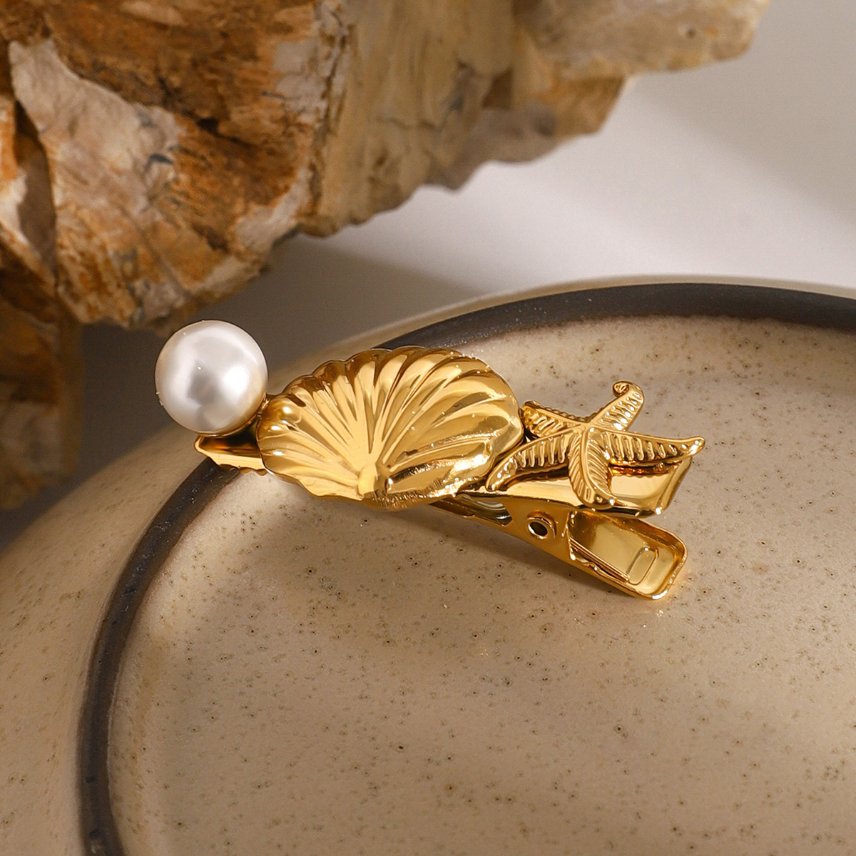 Gold Hair Clip with Freshwater Pearl and Seashell Design – Hypoallergenic, Waterproof, Ocean-Inspired Women's Hair Accessory