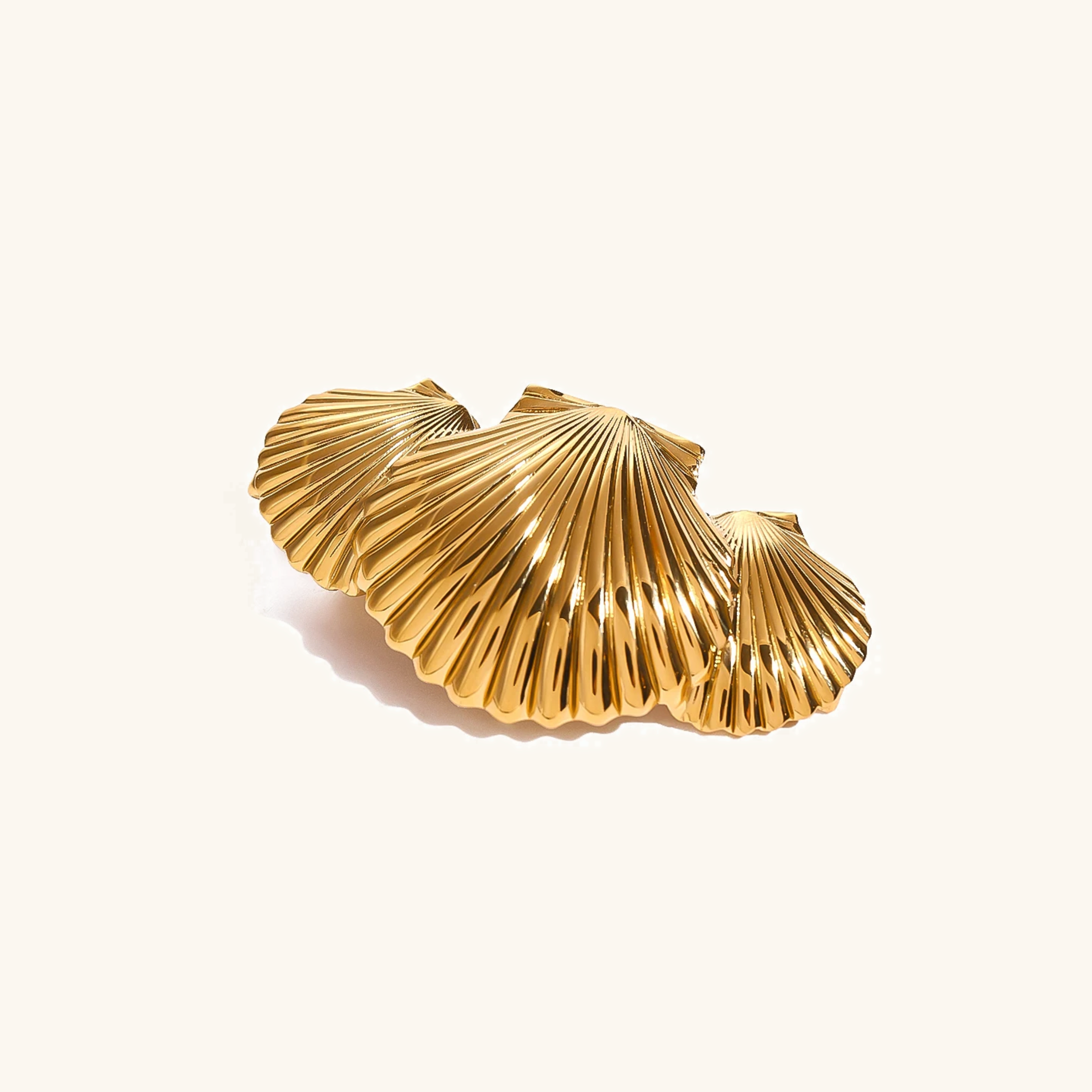 Gold Seashell Hair Clip - Hypoallergenic Accessory for Women, Lightweight, Water Resistant, Perfect for Casual and Elegant Styles