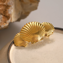 Load image into Gallery viewer, Gold Seashell Hair Clip - Hypoallergenic Accessory for Women, Lightweight, Water Resistant, Perfect for Casual and Elegant Styles
