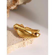 Load image into Gallery viewer, Gold Seashell Hair Clip - Hypoallergenic Accessory for Women, Lightweight, Water Resistant, Perfect for Casual and Elegant Styles
