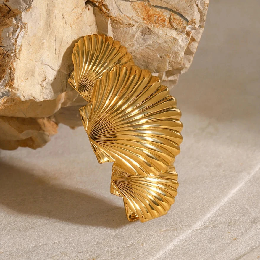 Gold Seashell Hair Clip - Hypoallergenic Accessory for Women, Lightweight, Water Resistant, Perfect for Casual and Elegant Styles