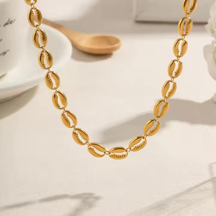 Gold Seashell Necklace for Women – 18k Gold-Plated, Waterproof, Hypoallergenic, 16-Inch Adjustable Chain