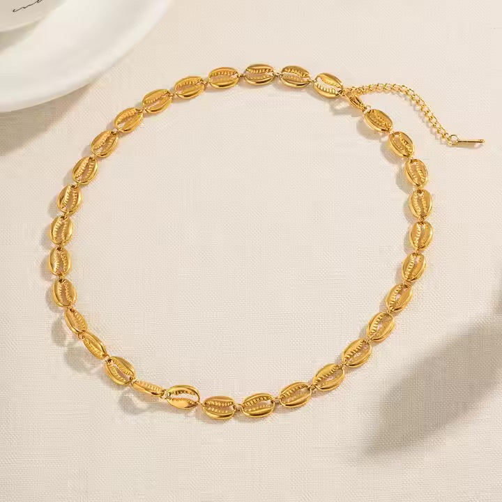 Gold Seashell Necklace for Women – 18k Gold-Plated, Waterproof, Hypoallergenic, 16-Inch Adjustable Chain