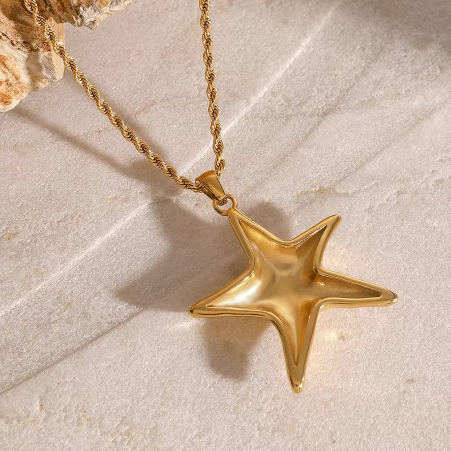 Gold Starfish Necklace for Women – Elegant 18k Gold Plated Pendant on Waterproof Chain, Hypoallergenic and Lightweight